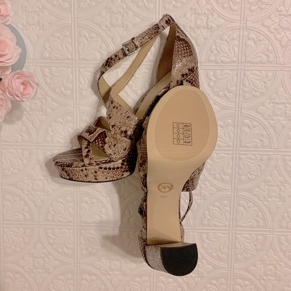 Michael Kors Nude Snake Skin Python High Heels Platform Pumps - Picture 4 of 4